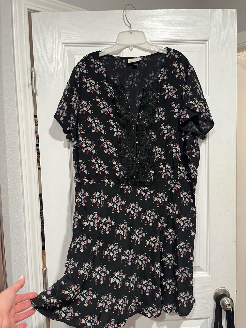 Women's Black Floral Lace-Trim Short Sleeve Dress